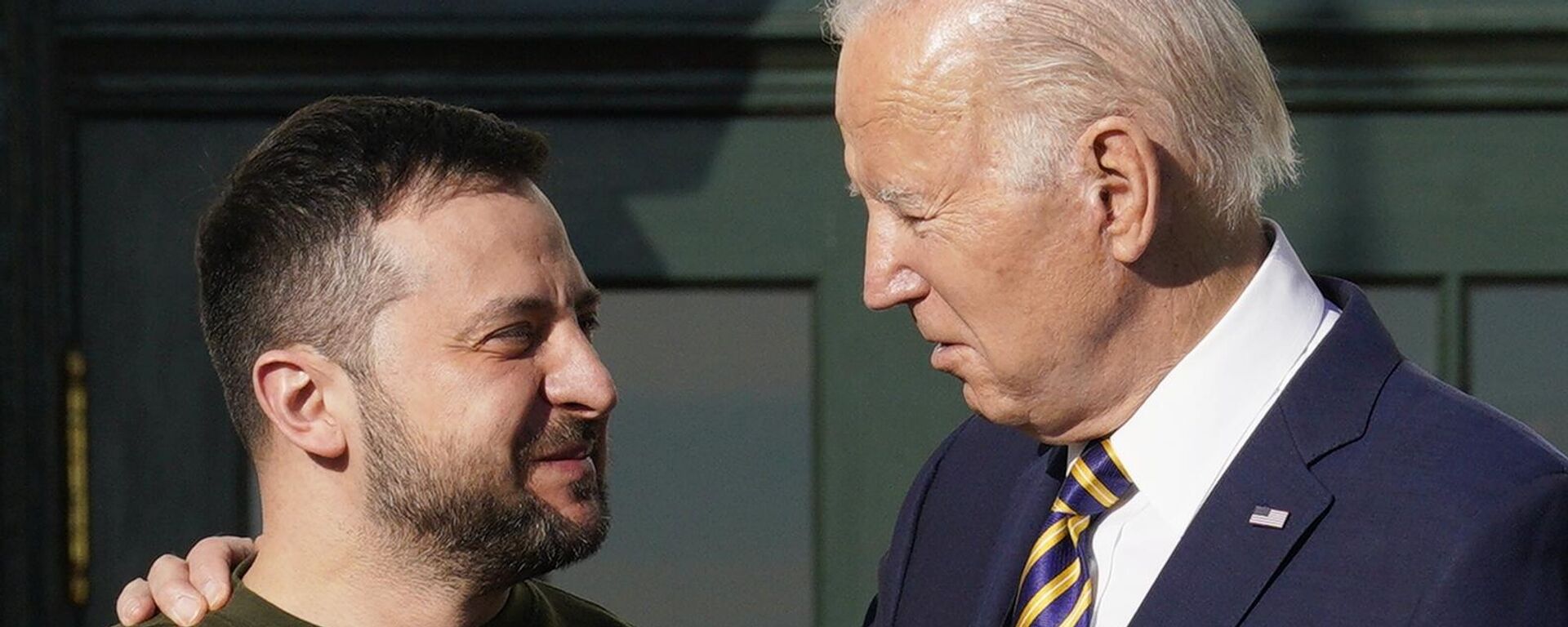 El presidente ucraniano Volodímir Zelenski y el presidente estadounidense Joe Biden  - Sputnik Mundo, 1920, 17.04.2024