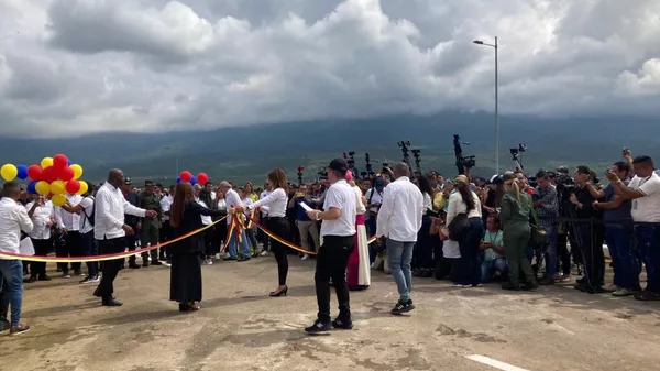 La apertura del Puente Binacional Atanasio Girardot - Sputnik Mundo
