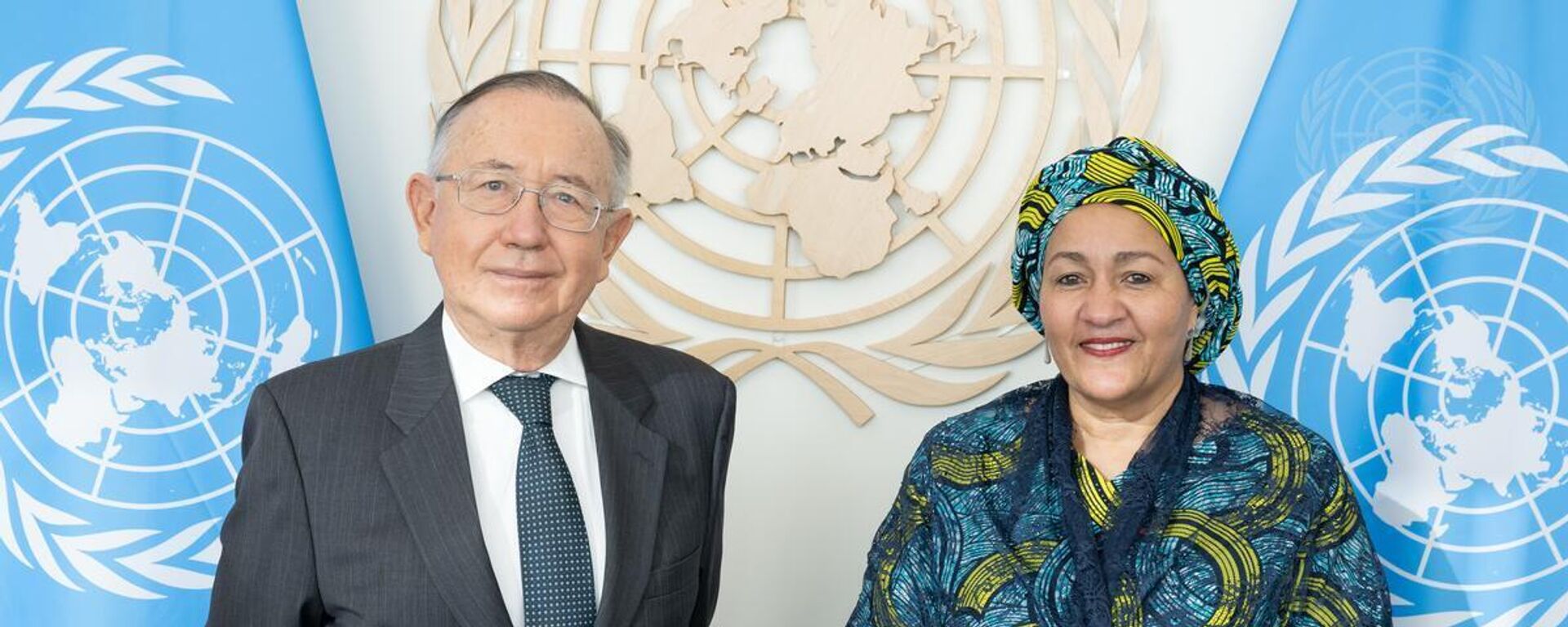 El representante permanente del Ecuador ante la ONU, Hernán Pérez Loose, y la vicesecretaria general de ONU, Amina Muhammed - Sputnik Mundo, 1920, 03.01.2023