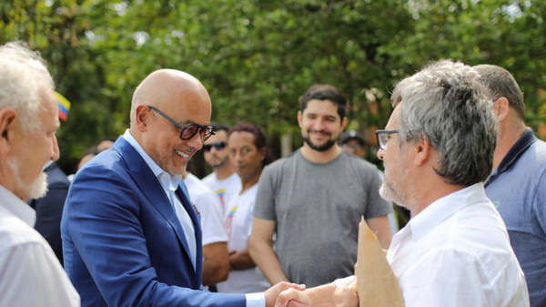 Jorge Rodríguez, presidente de la Asamblea Nacional de Venezuela (izda.) durante la apertura de la embajada en Brasil, el 2 de enero del 2023 - Sputnik Mundo