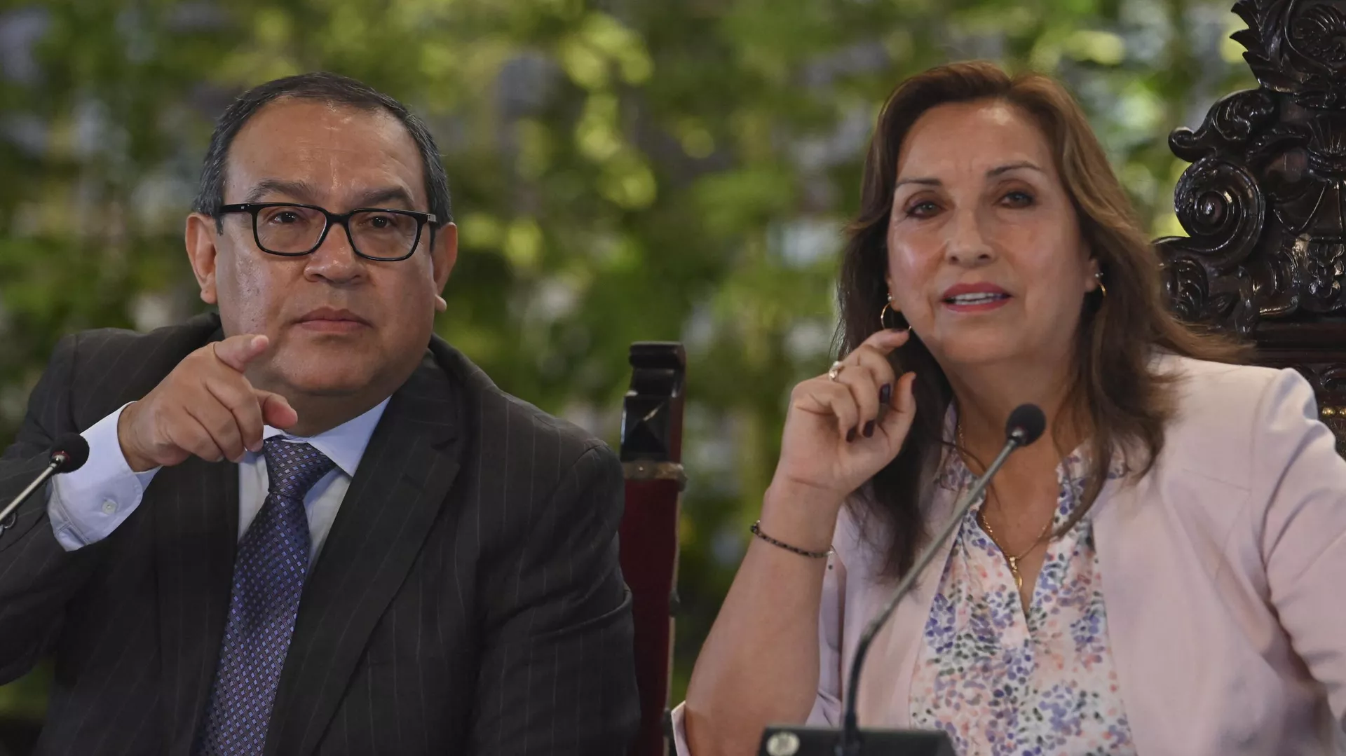 El primer ministro de Perú, Alberto Otárola, y la presidente actual del país, Dina Boluarte