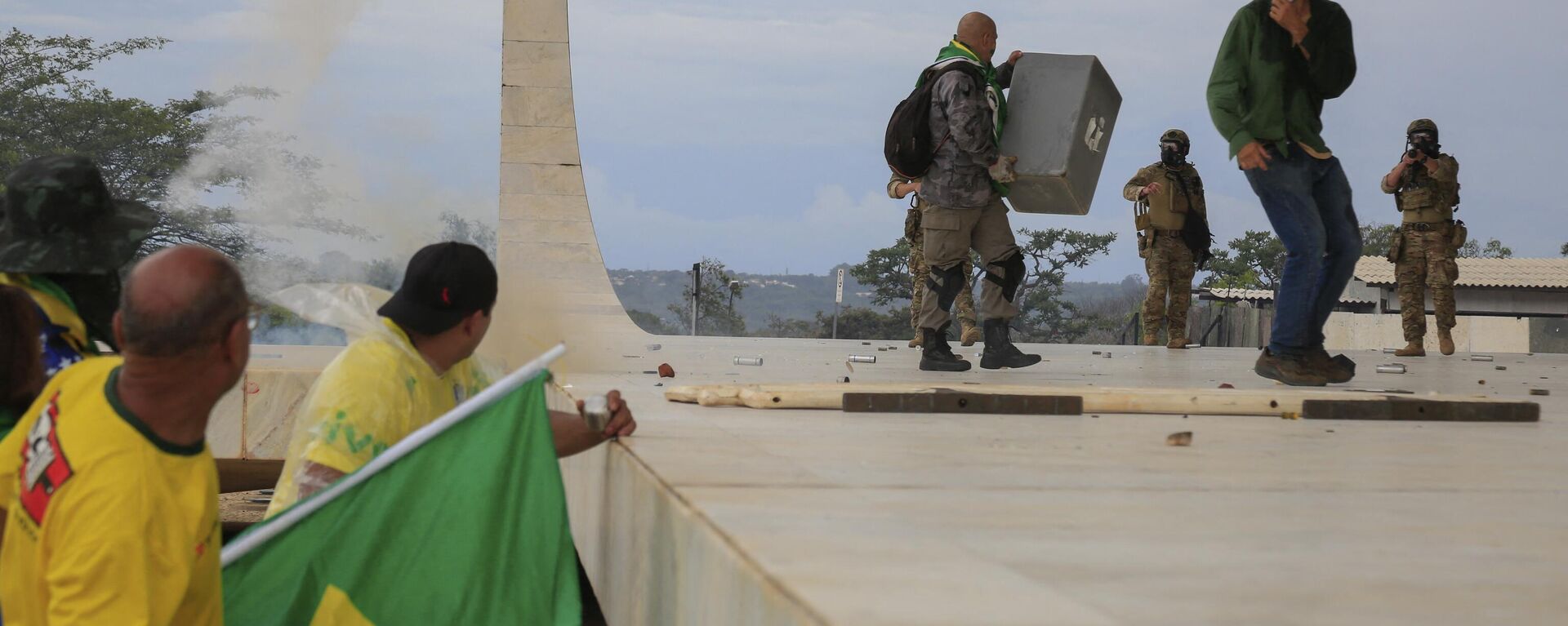 Simpatizantes del expresidente Jair Bolsonaro asaltaron el Palacio de Planalto, sede del poder ejecutivo federal de Brasil. - Sputnik Mundo, 1920, 08.01.2023