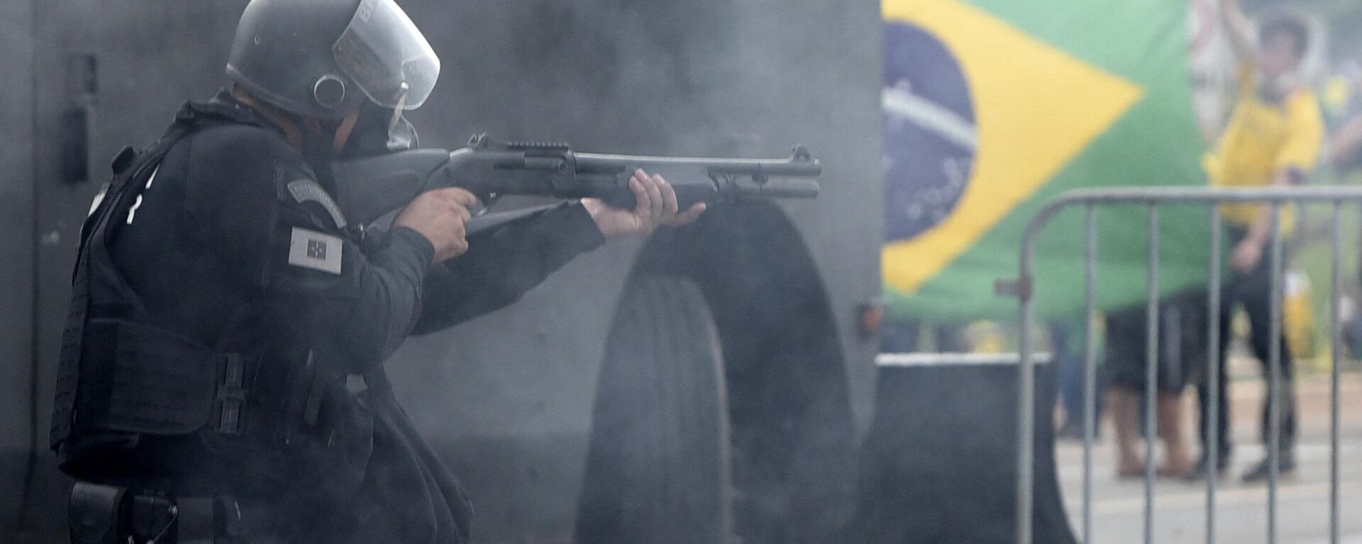 La policía dispersa a los manifestantes pro-Bolsonaro en Brasil  - Sputnik Mundo, 1920, 09.01.2023