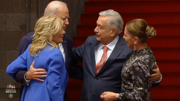 Jill Biden, primera dama de EEUU, Joe Biden, presidente de EEUU, Andrés Manuel López Obrador, presidente de México y Beatriz Gutiérrez Müller, esposa del presidente de México - Sputnik Mundo