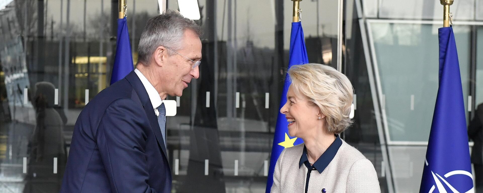 El el secretario general de la OTAN, Jens Stoltenberg, y la presidenta de la Comisión Europea, Ursula von der Leyen - Sputnik Mundo, 1920, 11.01.2023