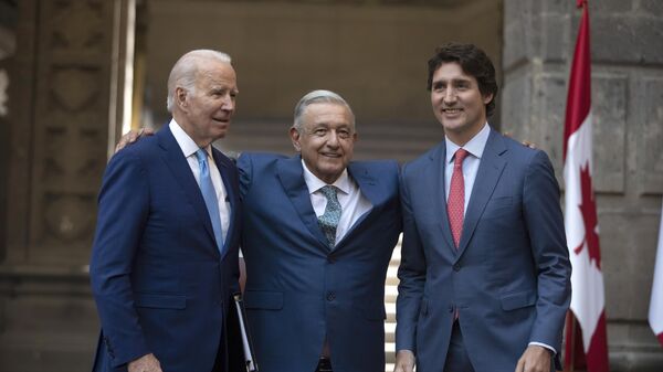 Joe Biden, presidente de EEUU; Andrés Manuel López Obrador, presidente de México; Justin Trudeau, primer ministro de Canadá. - Sputnik Mundo