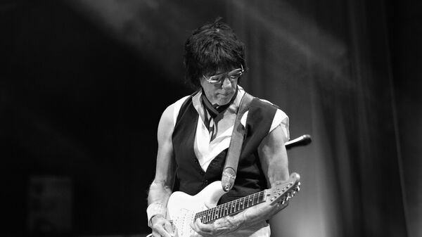 Jeff Beck, la leyenda del blues y el rock, falleció a los 78 años - Sputnik Mundo