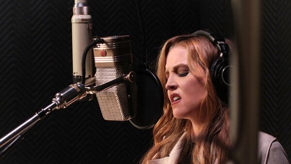 La cantante estadounidense Lisa Marie Presley, hija única de Elvis - Sputnik Mundo