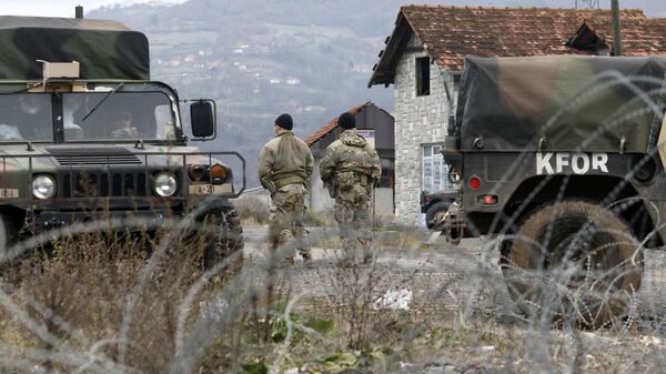 Unos militares de la fuerza militar internacional de la OTAN en Kosovo (KFOR) - Sputnik Mundo