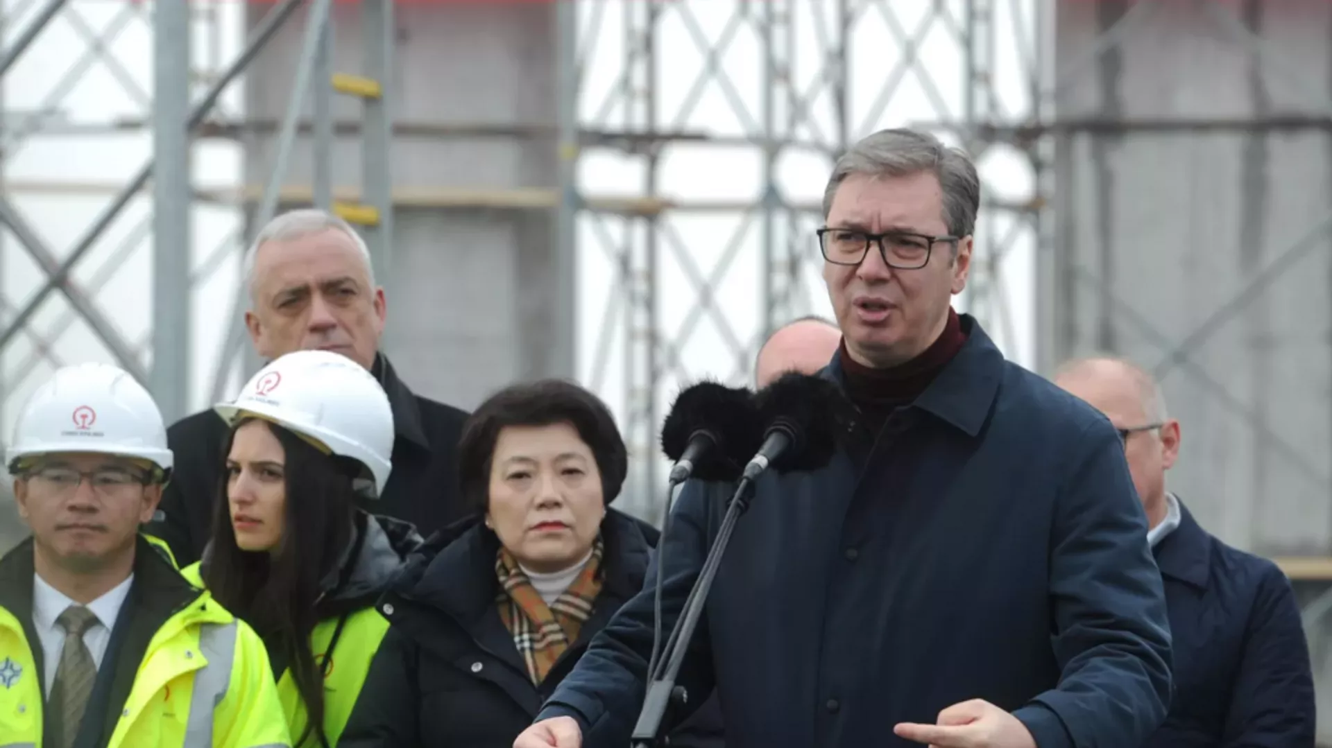 Aleksandar Vucic, presidente de Serbia, durante una gira por el sitio de construcción del ferrocarril Novi Sad-Subotica, el 14 de enero del 2023 Aleksandar Vucic, presidente de Serbia, durante una gira por el sitio de construcción del ferrocarril Novi Sad-Subotica, el 14 de enero del 2023 - Sputnik Mundo, 1920, 14.01.2023