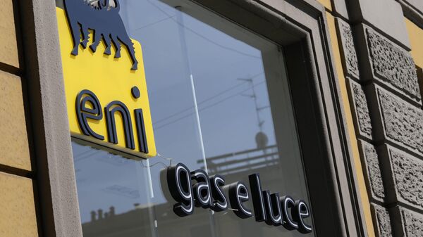 Logotipo de Eni en la tienda Eni Energy  - Sputnik Mundo