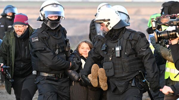 La activista ambiental Greta Thunberg detenida por la policía en Alemania. - Sputnik Mundo