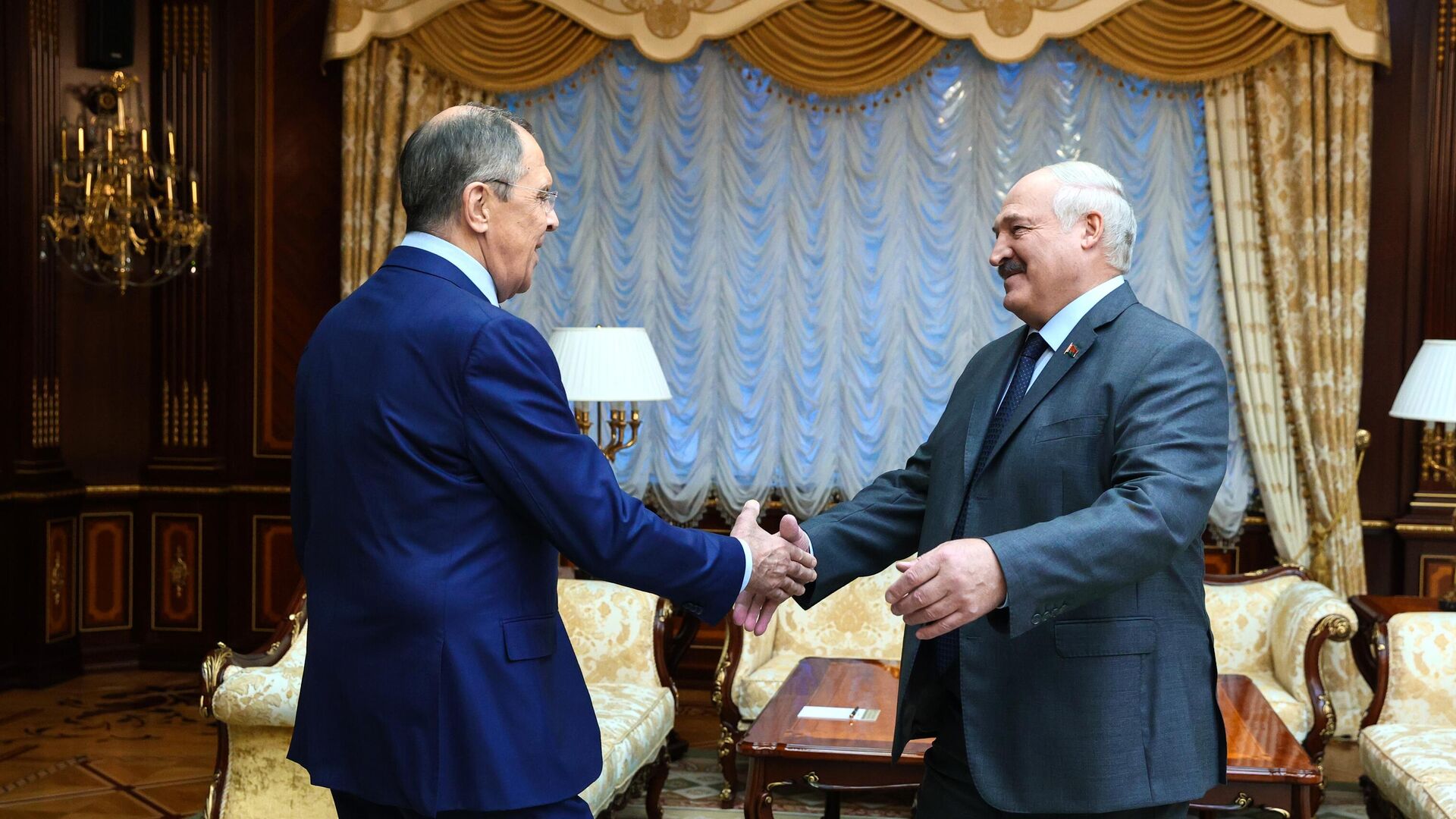 El ministro de Asuntos Exteriores ruso, Serguéi Lavrov, y el presidente de Bielorrusia, Alexander Lukashenko El ministro de Asuntos Exteriores ruso, Serguéi Lavrov, y el presidente de Bielorrusia, Alexander Lukashenko - Sputnik Mundo, 1920, 19.01.2023