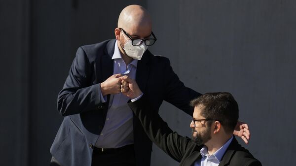 el ministro de Desarrollo Social, Giorgio Jackson, y el presidente chileno, Gabriel Boric - Sputnik Mundo