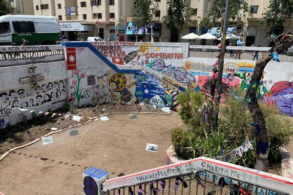 El Jardín de la Resistencia, espacio de memoria en el antuguo acceso a la estación Baquedano en Santiago - Sputnik Mundo