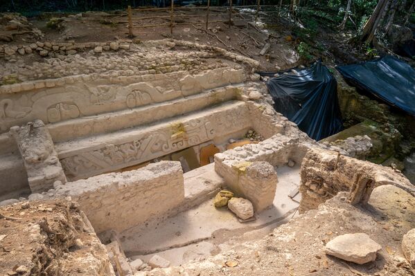 El Mirador es una de las mayores ciudades mayas y una de las mayores ciudades antiguas del hemisferio occidental. Sus primeros edificios datan del año 600 a.C. Se cree que su población alcanzó los 200.000 habitantes en su momento álgido.En la foto: friso encontrado en las excavaciones de la antigua ciudad de El Mirador, en el norte de Guatemala. - Sputnik Mundo