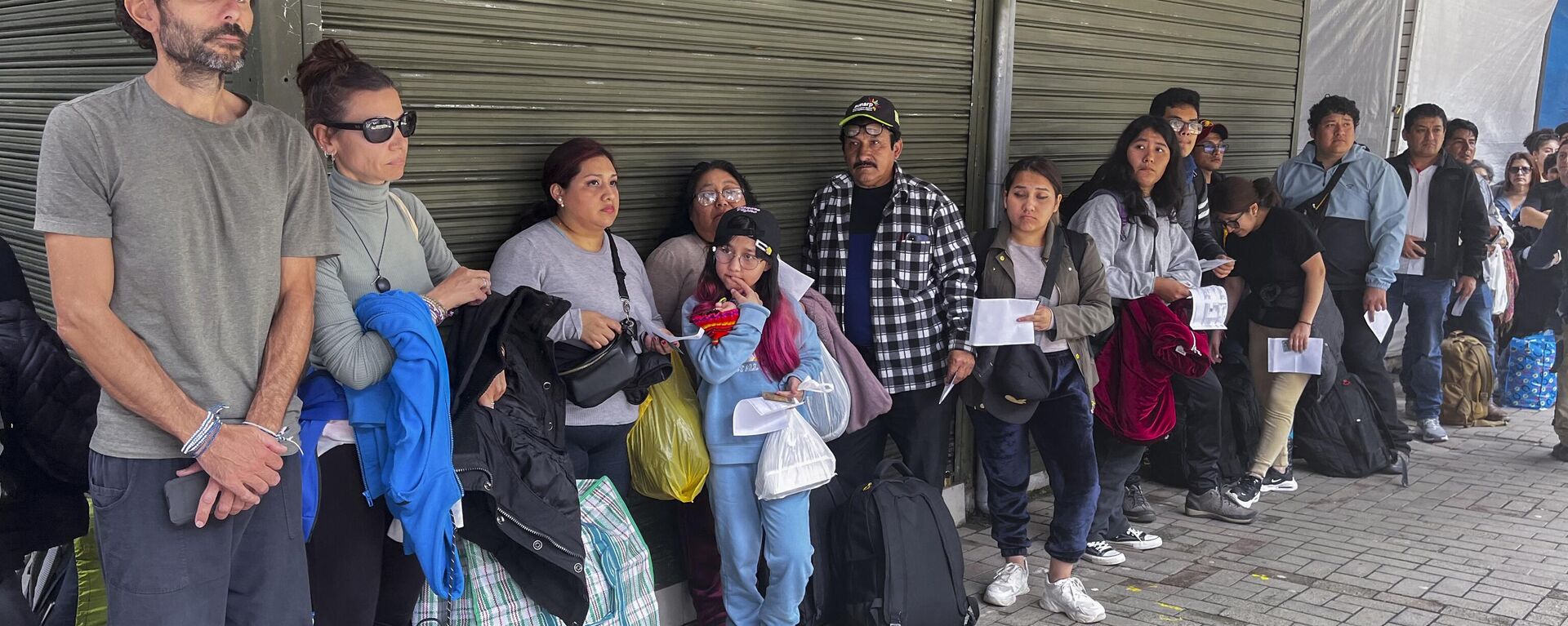 Unos turistas en Machu Picchu - Sputnik Mundo, 1920, 22.01.2023