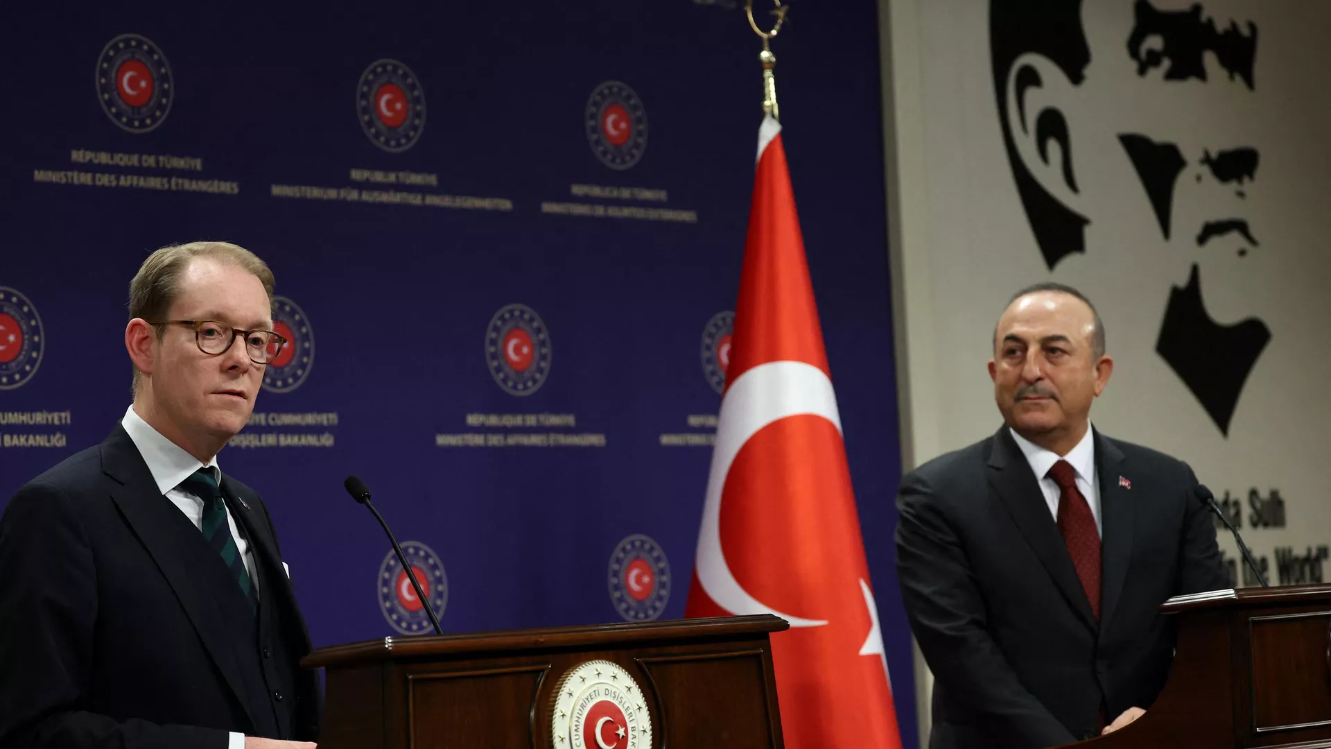 El ministro de Exteriores sueco, Tobias Billstrom, y su homólogo turco, Mevlut Cavusoglu El ministro de Exteriores sueco, Tobias Billstrom, y su homólogo turco, Mevlut Cavusoglu - Sputnik Mundo, 1920, 23.01.2023