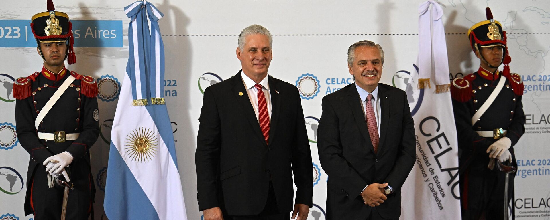 El presidente de Cuba, Miguel Díaz-Canel, y, el presidente de Argentina, Alberto Fernández en CELAC - Sputnik Mundo, 1920, 24.01.2023