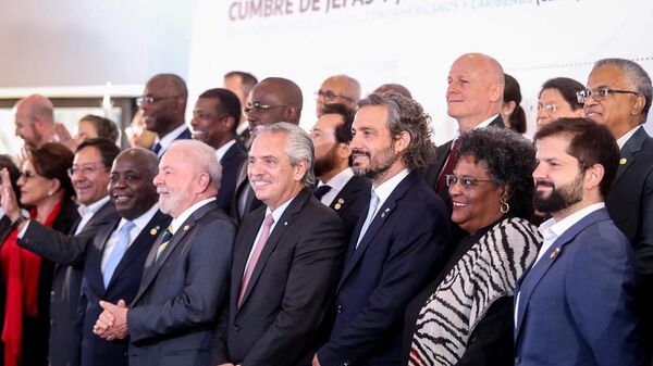 Alberto Fernández, Lula Da Silva, Luis Arce, Gabriel Boric y Mia Amor Mottley, entre los 33 asistentes a la VII Cumbre de la CELAC en Buenos Aires - Sputnik Mundo