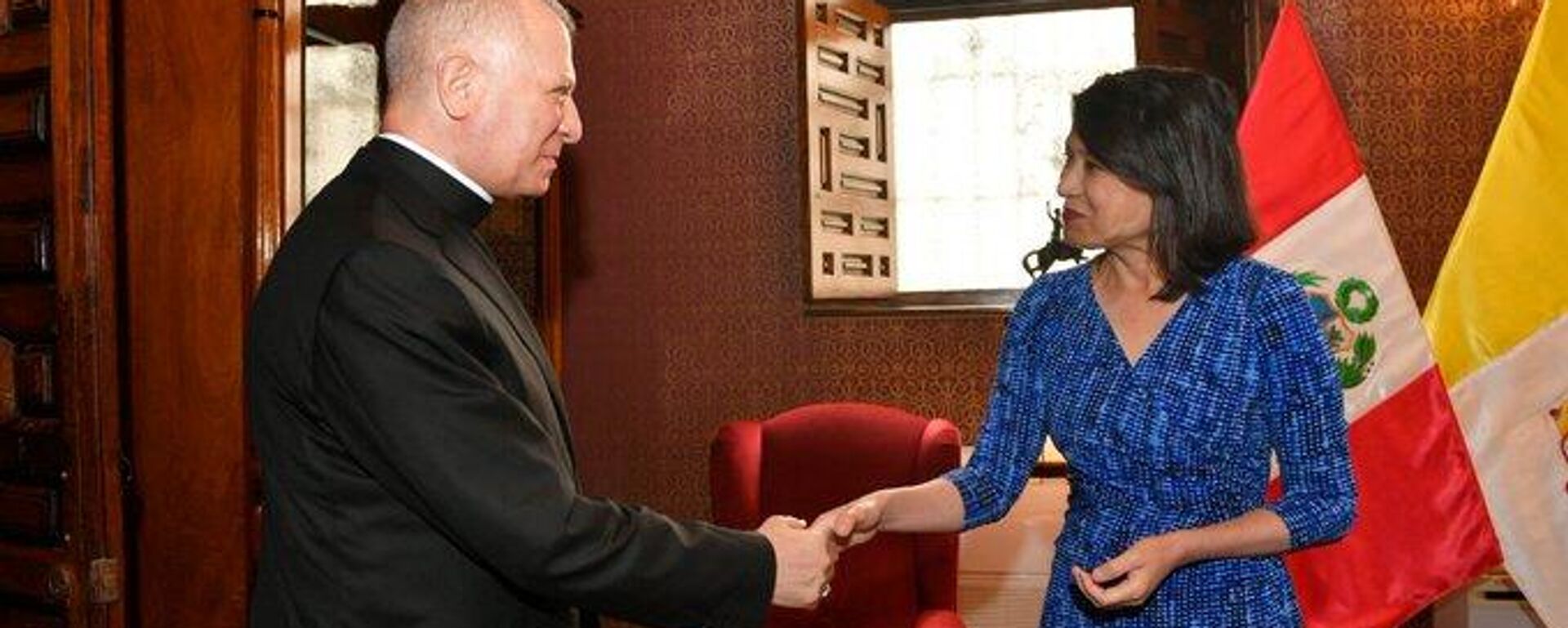 Paolo Rocco, nuncio apostólico en el Perú juto a la canciller peruana, Ana Gervasi Paolo Rocco, nuncio apostólico en el Perú juto a la canciller peruana, Ana Gervasi - Sputnik Mundo, 1920, 27.01.2023