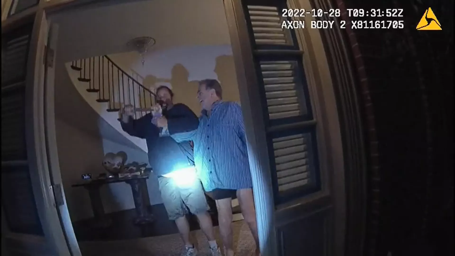Parte del video del ataque contra Paul Pelosi
