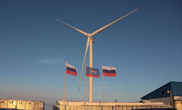 Los aerogeneradores están equipados con sistemas que ayudan a detectar con antelación los riesgos de formación de hielo y detienen automáticamente el giro de las palas. Los aerogeneradores están equipados con sistemas que ayudan a detectar con antelación los riesgos de formación de hielo y detienen automáticamente el giro de las palas. - Sputnik Mundo