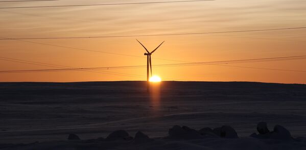 El 19 de septiembre de 2019 se inició la construcción del parque eólico de Kola, una de las grandes instalaciones energéticas que Rusia ha desplegado en el Ártico. Además, hay planes para un desarrollo más activo de la ruta marítima septentrional, así como el desarrollo de infraestructura del Ministerio de Emergencias en la región polar. - Sputnik Mundo