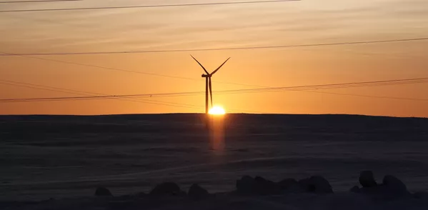 El 19 de septiembre de 2019 se inició la construcción del parque eólico de Kola, una de las grandes instalaciones energéticas que Rusia ha desplegado en el Ártico. Además, hay planes para un desarrollo más activo de la ruta marítima septentrional, así como el desarrollo de infraestructura del Ministerio de Emergencias en la región polar. El 19 de septiembre de 2019 se inició la construcción del parque eólico de Kola, una de las grandes instalaciones energéticas que Rusia ha desplegado en el Ártico. Además, hay planes para un desarrollo más activo de la ruta marítima septentrional, así como el desarrollo de infraestructura del Ministerio de Emergencias en la región polar. - Sputnik Mundo