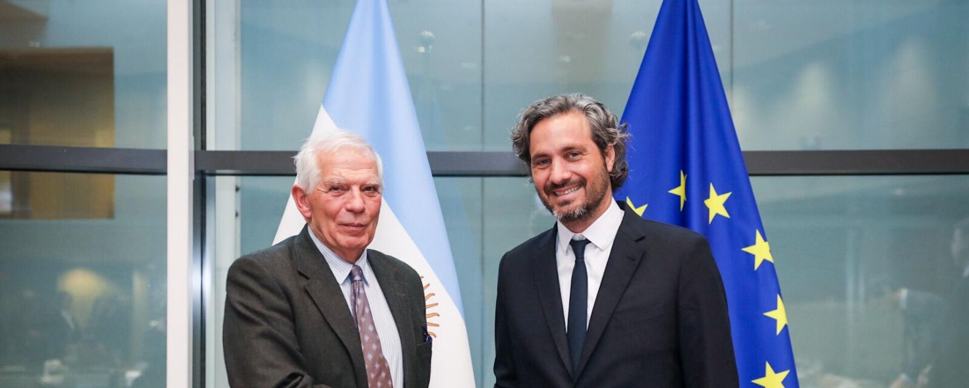 El alto representante para la Política Exterior de la Unión Europea (UE), Josep Borrell y el canciller argentino, Santiago Cafiero El alto representante para la Política Exterior de la Unión Europea (UE), Josep Borrell y el canciller argentino, Santiago Cafiero - Sputnik Mundo, 1920, 03.07.2023