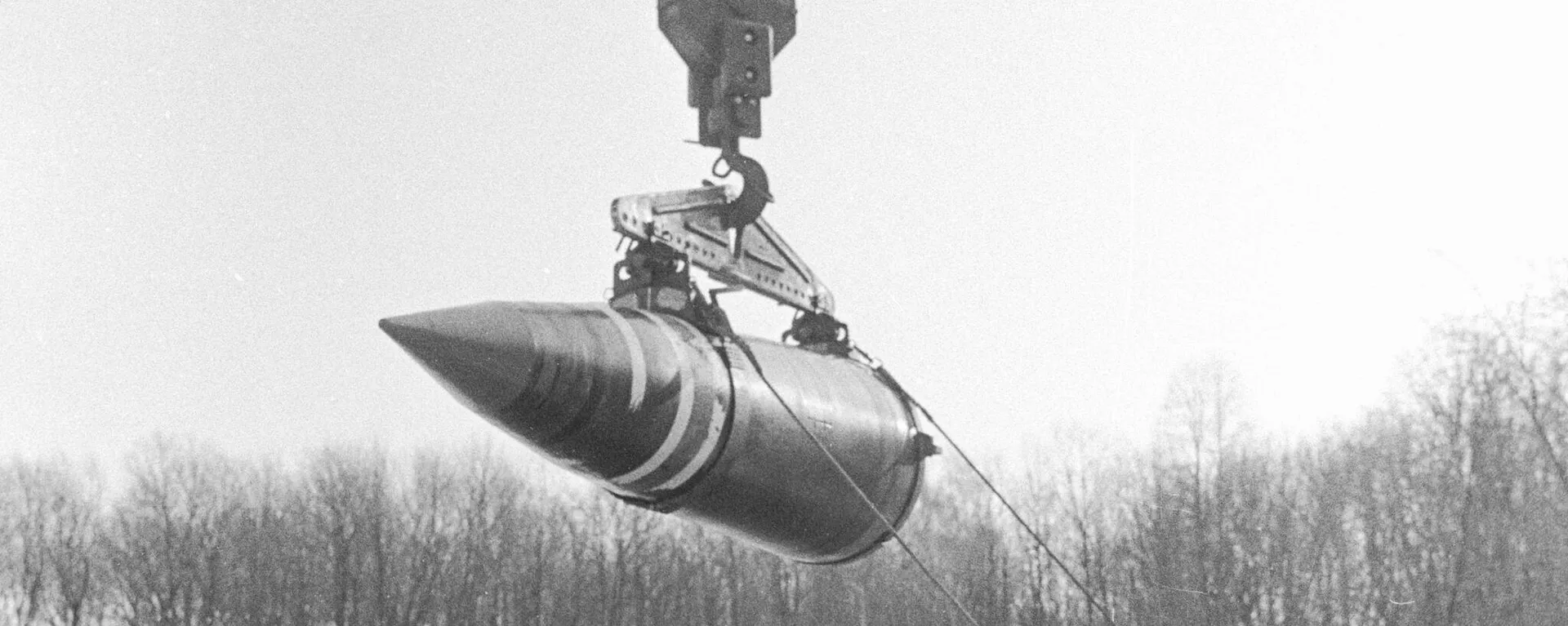 Los militares están cargando y retirando cabezas nucleares del territorio ucraniano en 1992 (archivo) Los militares están cargando y retirando cabezas nucleares del territorio ucraniano en 1992 (archivo) - Sputnik Mundo, 1920, 02.02.2023