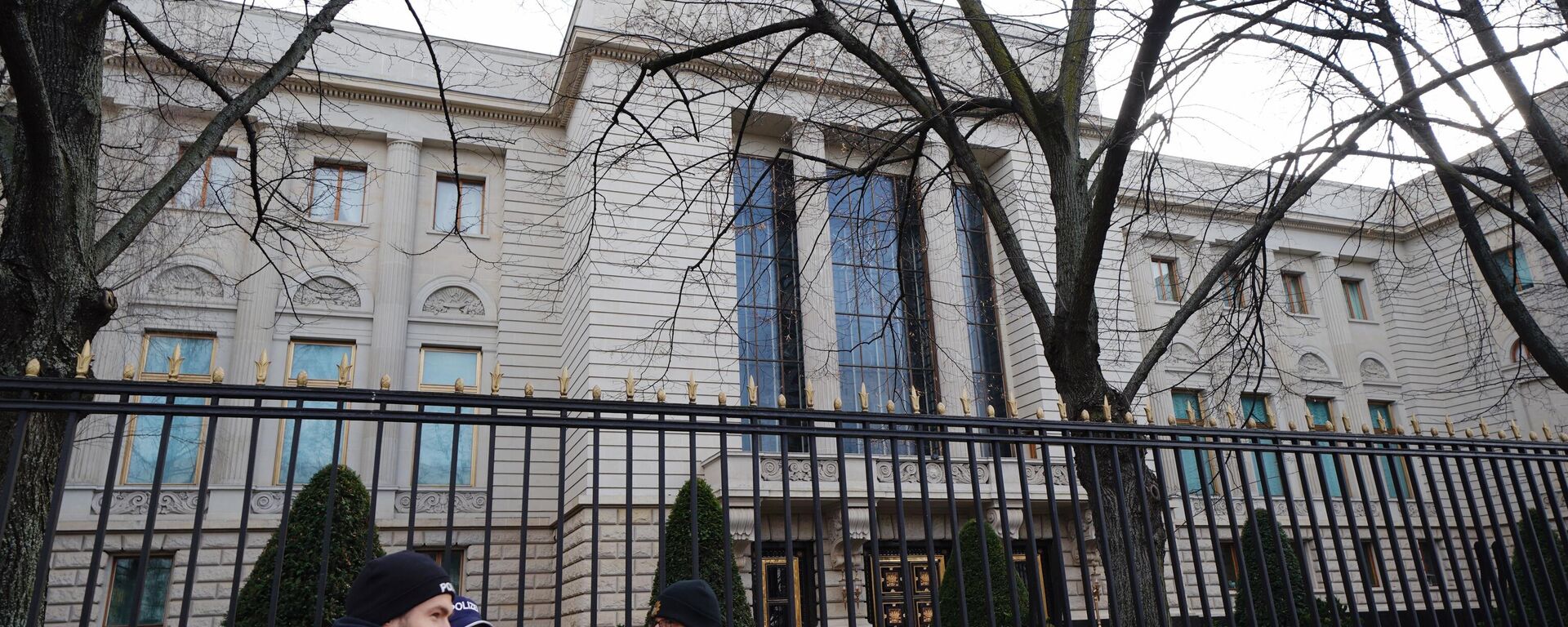 Agentes de policía ante la embajada rusa en Berlín, Alemania Agentes de policía ante la embajada rusa en Berlín, Alemania - Sputnik Mundo, 1920, 02.02.2023