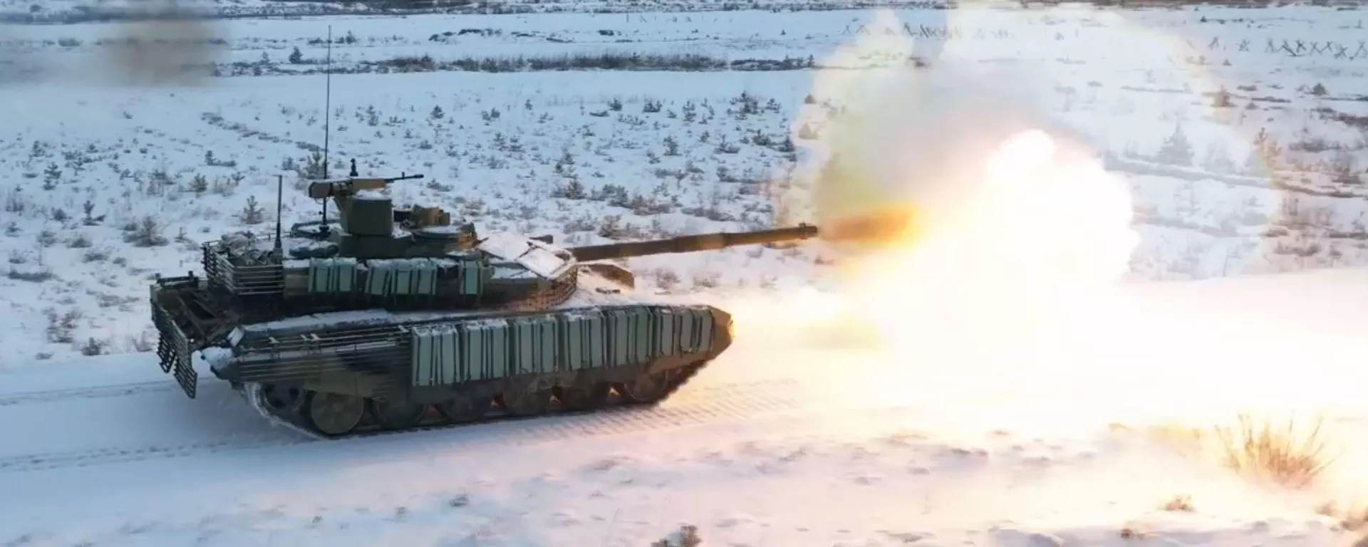 Los carros de combate rusos T-90M realizan prácticas de tiro - Sputnik Mundo, 1920, 04.02.2023
