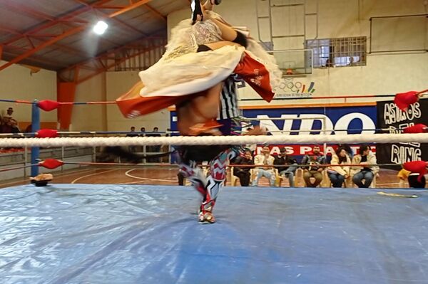 Cholitas luchadoras de El Alto, Bolivia - Sputnik Mundo
