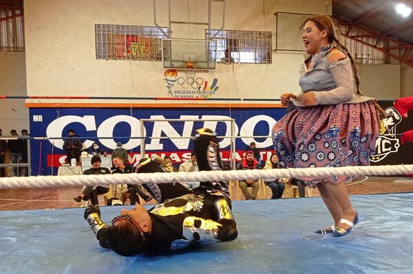 Cholitas luchadoras de El Alto, Bolivia - Sputnik Mundo
