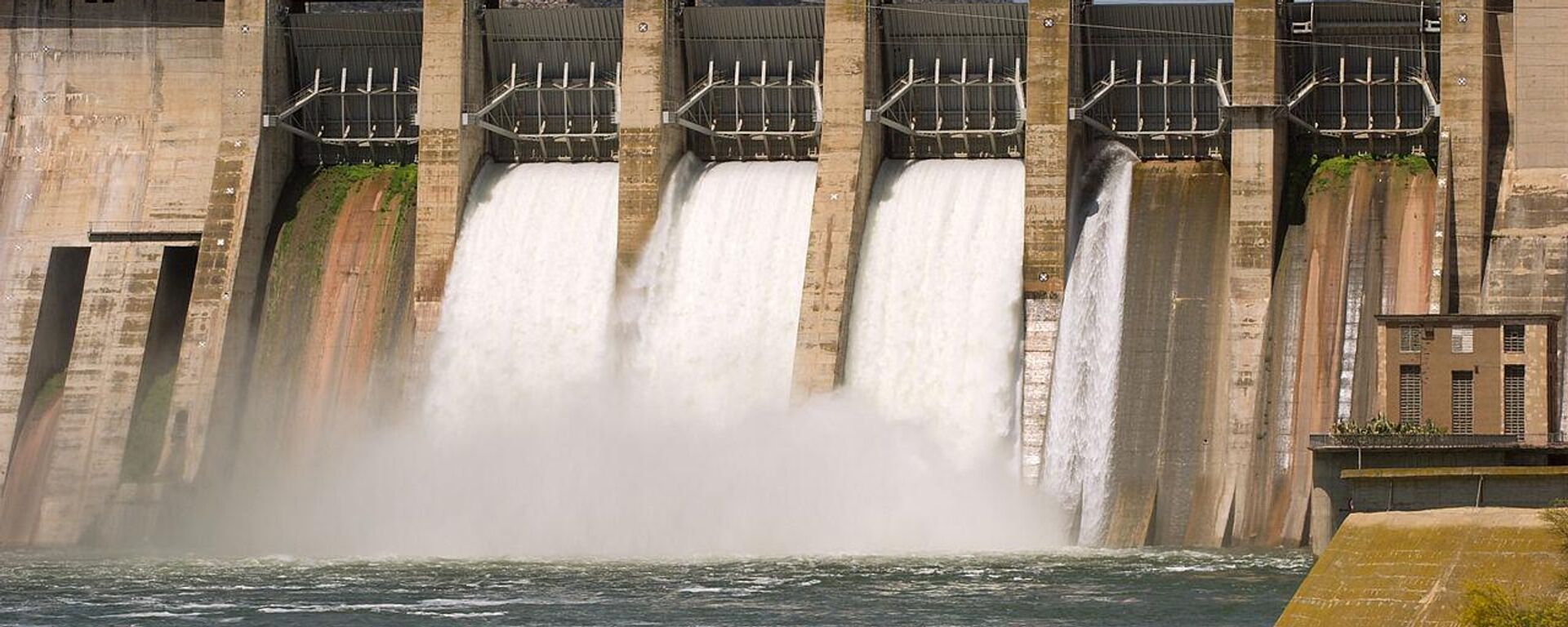 Vista frontal de la presa de Mequinenza, España  - Sputnik Mundo, 1920, 07.02.2023