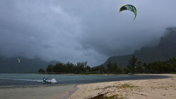 Un kitesurfista (imagen referencial) - Sputnik Mundo