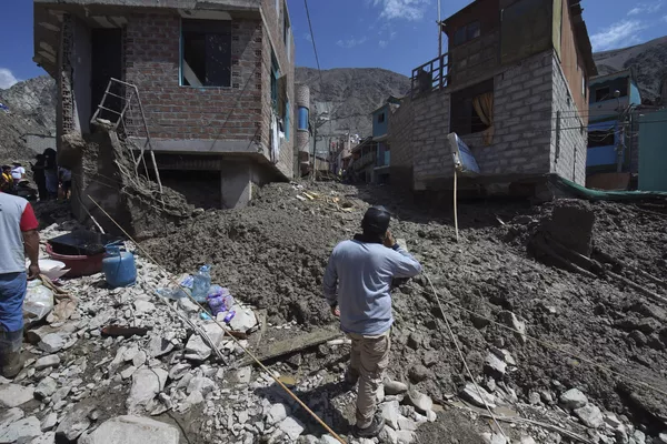 En el Departamento de Arequipa, en el sur de Perú, los equipos de rescate eliminan las consecuencias del aluvión.En la foto: se ve como las casas de los pobladores de Camán se hallan dañadas por los deslizamientos de tierra. En el Departamento de Arequipa, en el sur de Perú, los equipos de rescate eliminan las consecuencias del aluvión.En la foto: se ve como las casas de los pobladores de Camán se hallan dañadas por los deslizamientos de tierra. - Sputnik Mundo