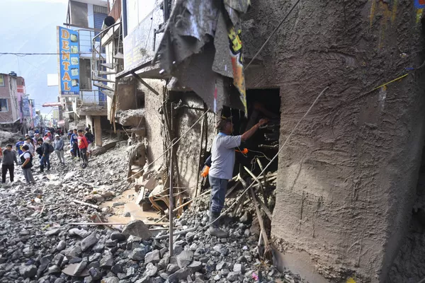 Flujos de piedra, lodo y escombros de árboles destruyeron cientos de casas, dañaron puentes, canales de riego y caminos. Decenas de autos fueron bloqueados. Flujos de piedra, lodo y escombros de árboles destruyeron cientos de casas, dañaron puentes, canales de riego y caminos. Decenas de autos fueron bloqueados. - Sputnik Mundo