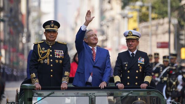 AMLO encabezó la Marcha de la Lealtad.  - Sputnik Mundo