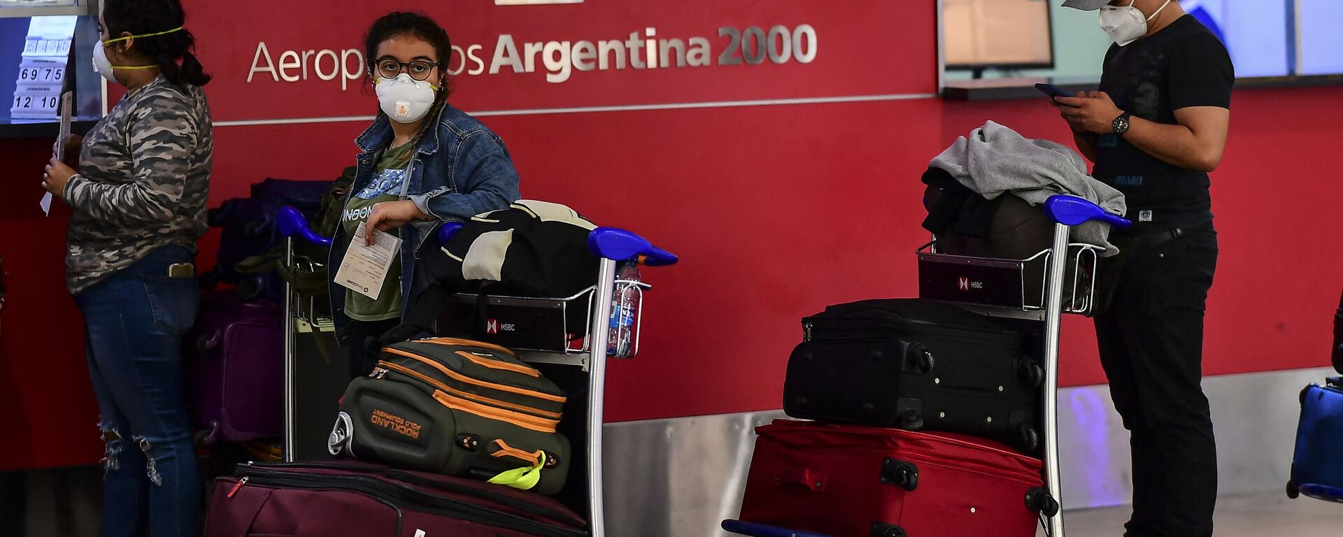 Pasajeros en el Aeropuerto Internacional de Ezeiza, en Buenos Aires, en Argentina  - Sputnik Mundo, 1920, 13.02.2023