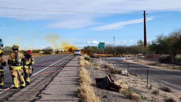 Una fuga de ácido nítrico en una carretera de Tucson, Arizona, el 14 de febrero de 2023 - Sputnik Mundo