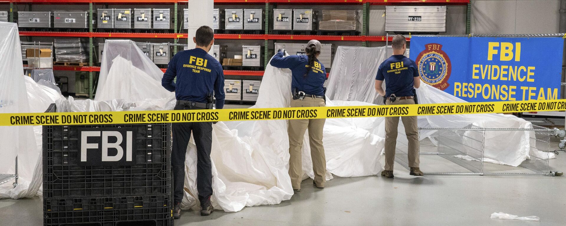 Agentes especiales del FBI asignados al equipo de respuesta de pruebas procesan material recuperado del globo de gran altitud recuperado frente a la costa de Carolina del Sur, el 9 de febrero de 2023. Imagen referencial - Sputnik Mundo, 1920, 01.01.2025