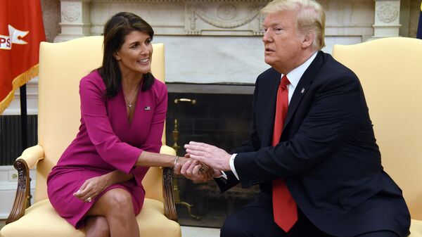 Candidata para las elecciones 2024 en EEUU Nikki Haley y expresidente de EEUU Donald Trump - Sputnik Mundo