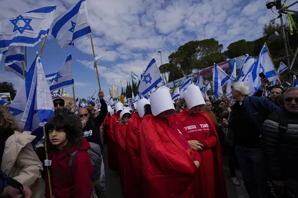 Protesta contra la reforma del poder judicial israelí, promovida por el nuevo Gobierno de Benjamín Netanyahu, ante el edificio de la Knéset en Jerusalén. Protesta contra la reforma del poder judicial israelí, promovida por el nuevo Gobierno de Benjamín Netanyahu, ante el edificio de la Knéset en Jerusalén. - Sputnik Mundo