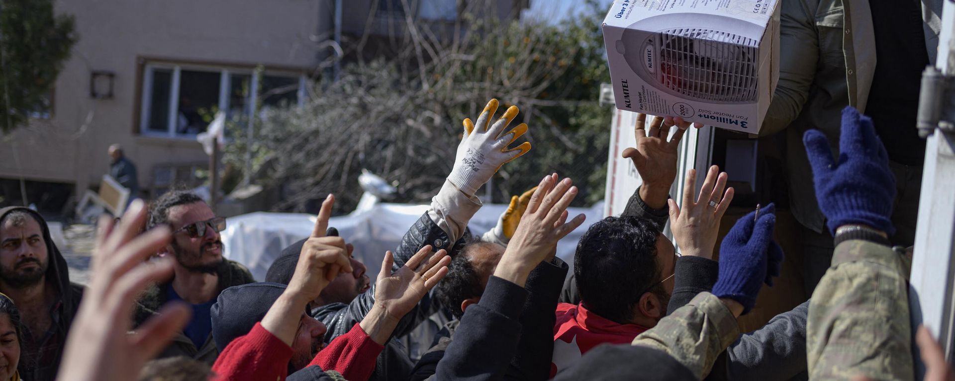 Damnificados tras los terremotos en Turquía Damnificados tras los terremotos en Turquía - Sputnik Mundo, 1920, 17.02.2023