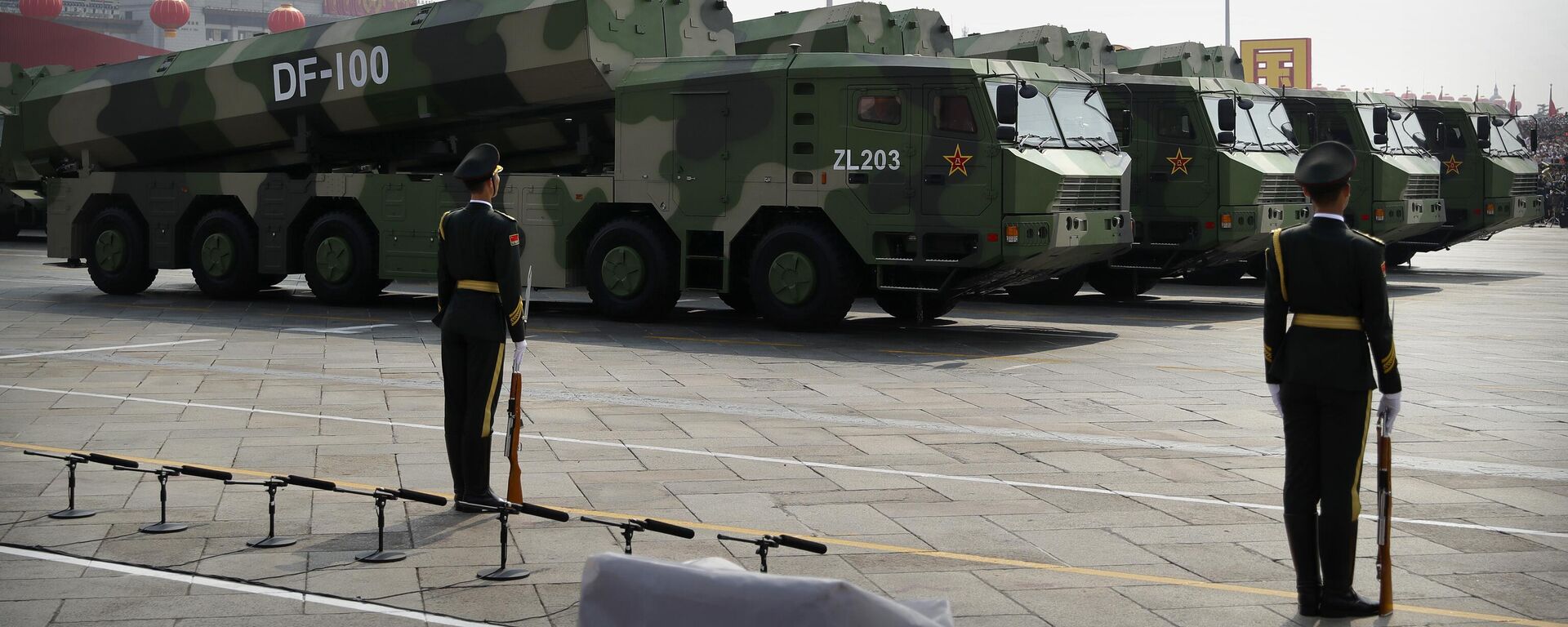 Vehículos militares chinos que transportan misiles balísticos DF-17 - Sputnik Mundo, 1920, 18.02.2023