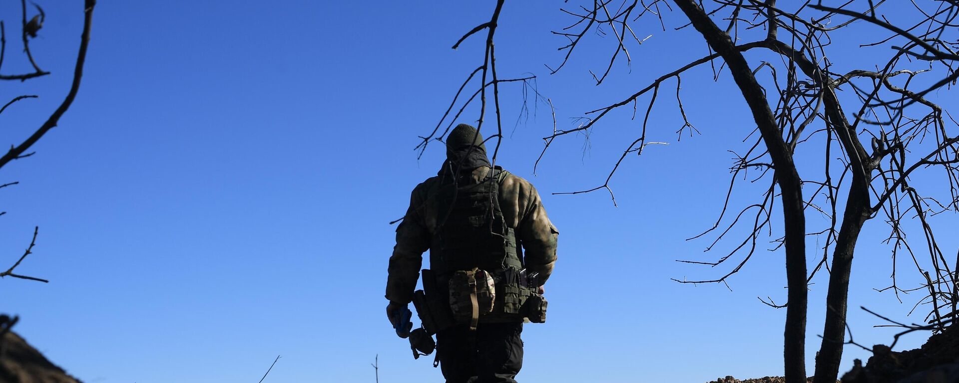 Un soldado de las FFAA rusas en la operación militar Un soldado de las FFAA rusas en la operación militar - Sputnik Mundo, 1920, 18.02.2023