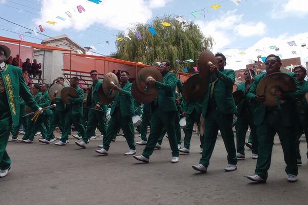 El inicio del carnaval más grande de Bolivia en Oruro - Sputnik Mundo