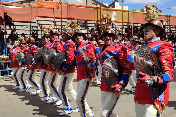 El inicio del carnaval más grande de Bolivia en Oruro - Sputnik Mundo